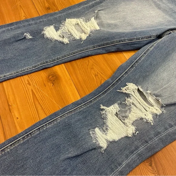 Mica Denim Criss Cross Boy Crop Distressed Fray Hem Stretchy 36” Waist New 32